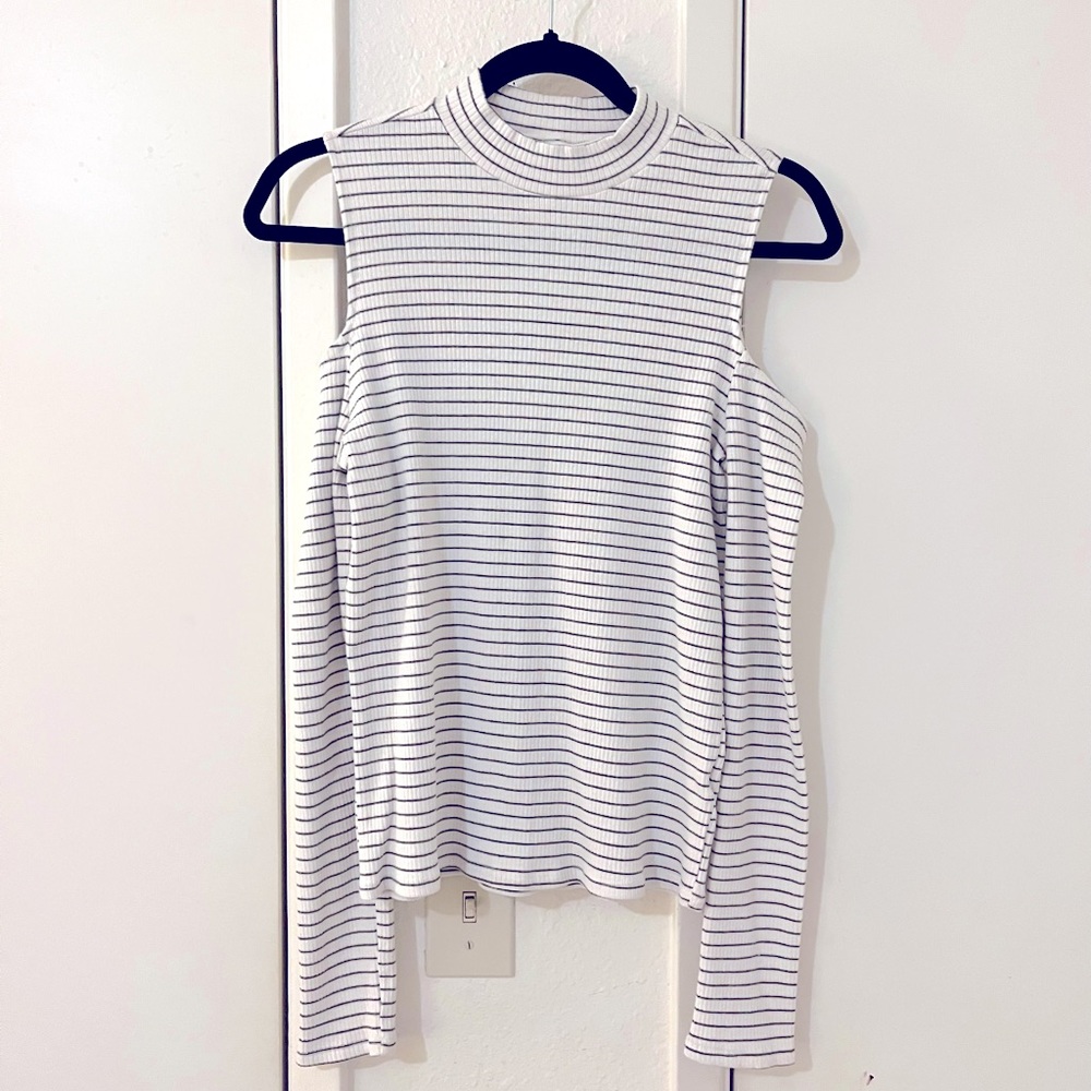Shoulder cut out long sleeve top